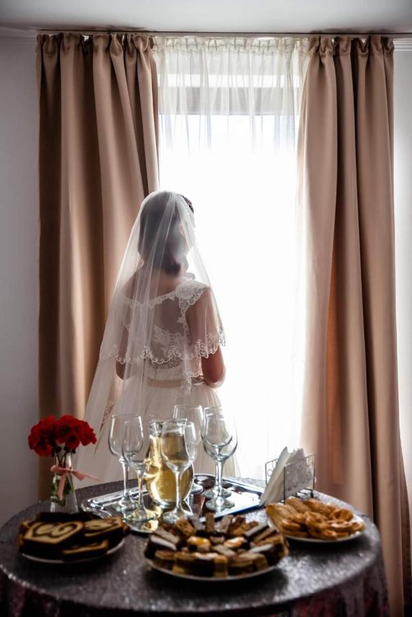 Hotel Dennis Medias Luaran gambar
