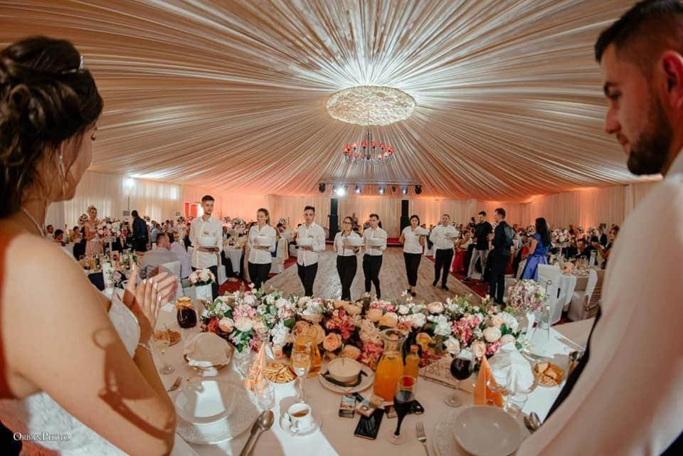 Hotel Dennis Medias Luaran gambar