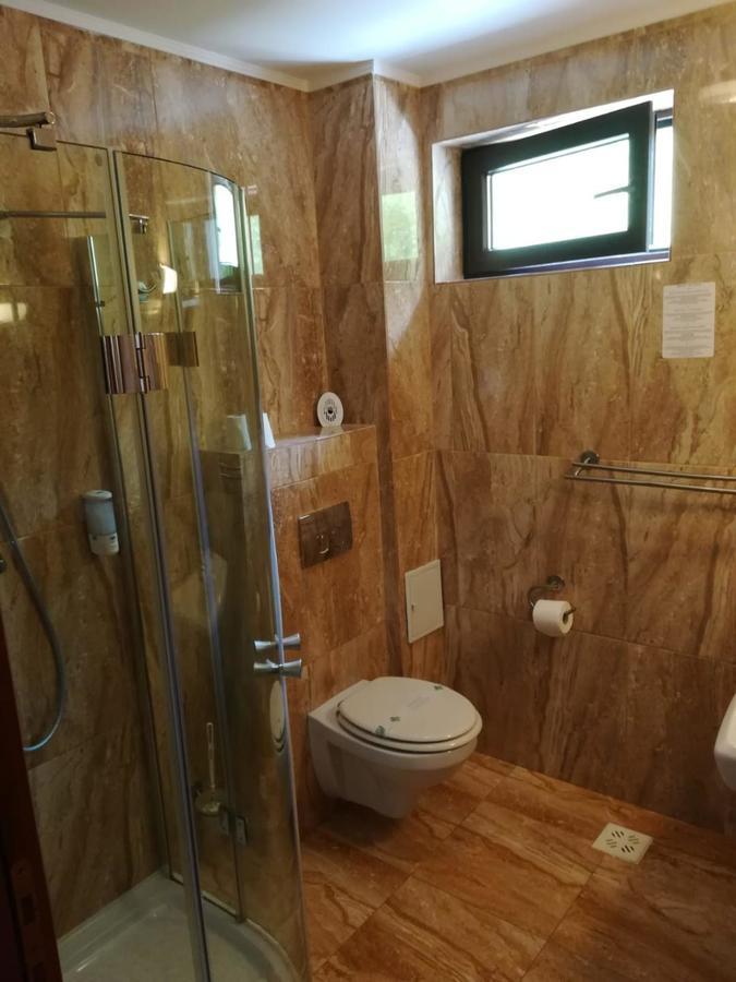 Hotel Dennis Medias Luaran gambar