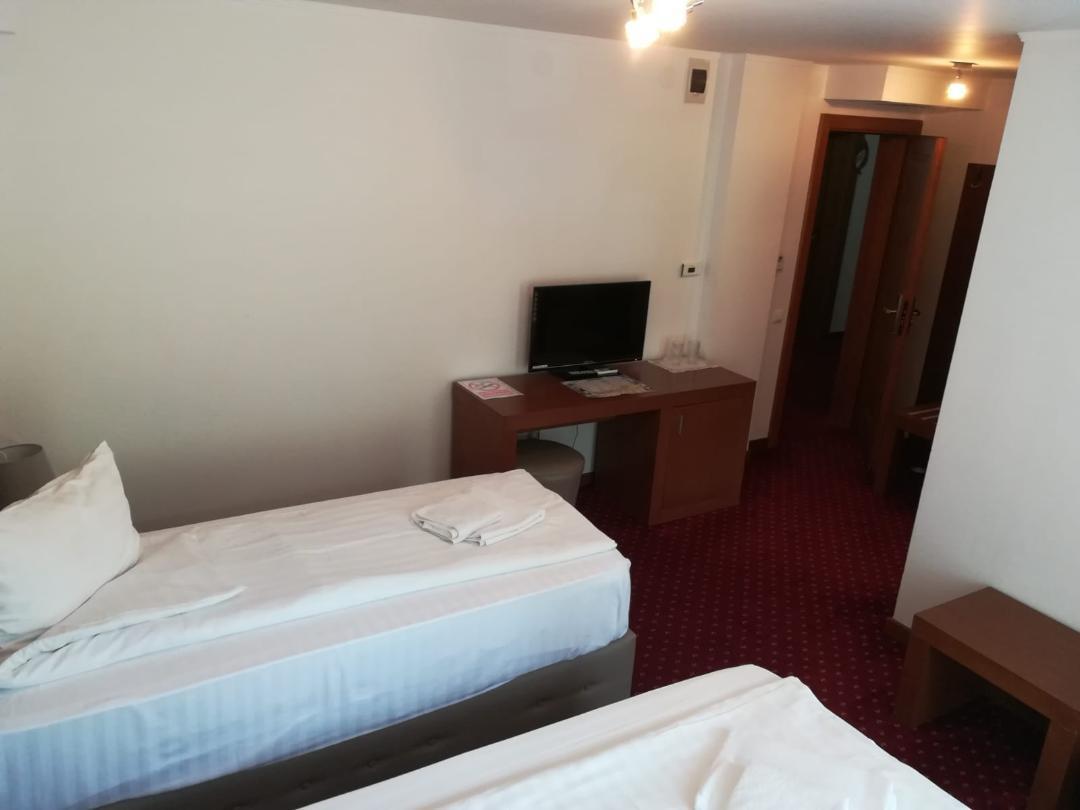 Hotel Dennis Medias Luaran gambar